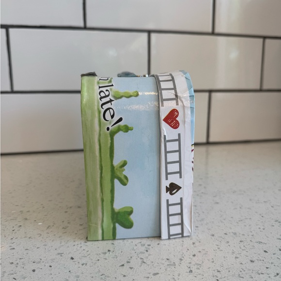 Alice in Wonderland Themed Mug Set with Carrying Case - Picture 8 of 12